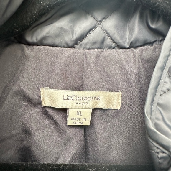 Liz Claiborne lightweight padded vest - Picture 3 of 3